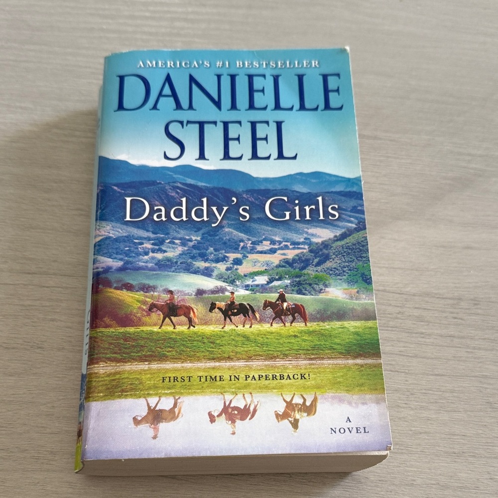 📚 3/$20 Danielle Steel 'Daddy's Girls' Paperback Novel